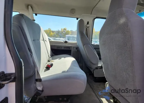 2011 Ford Econoline E350 Super Duty Wagon z USA, uszkodzony, nr VIN 1FBSS3BL6BDB21823